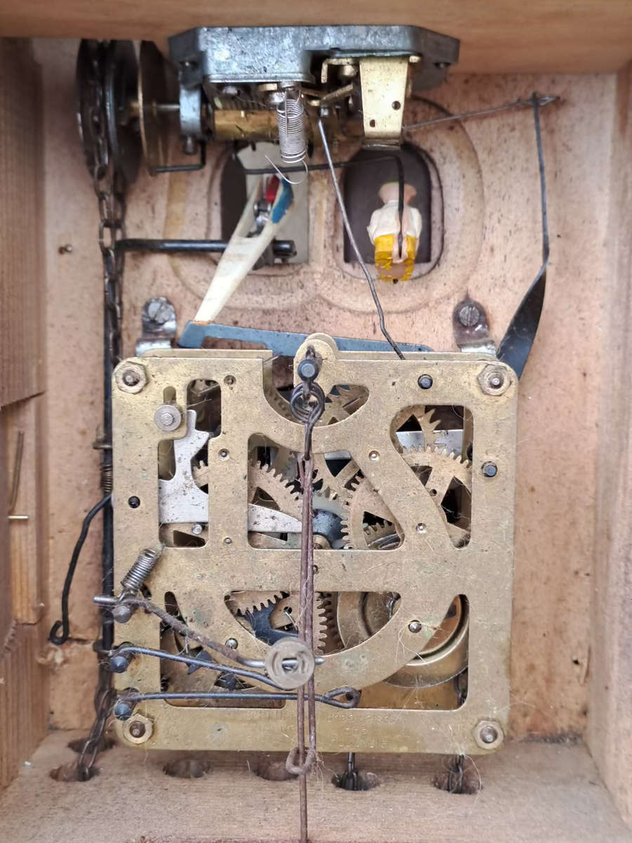 Music Cuckoo clock playing