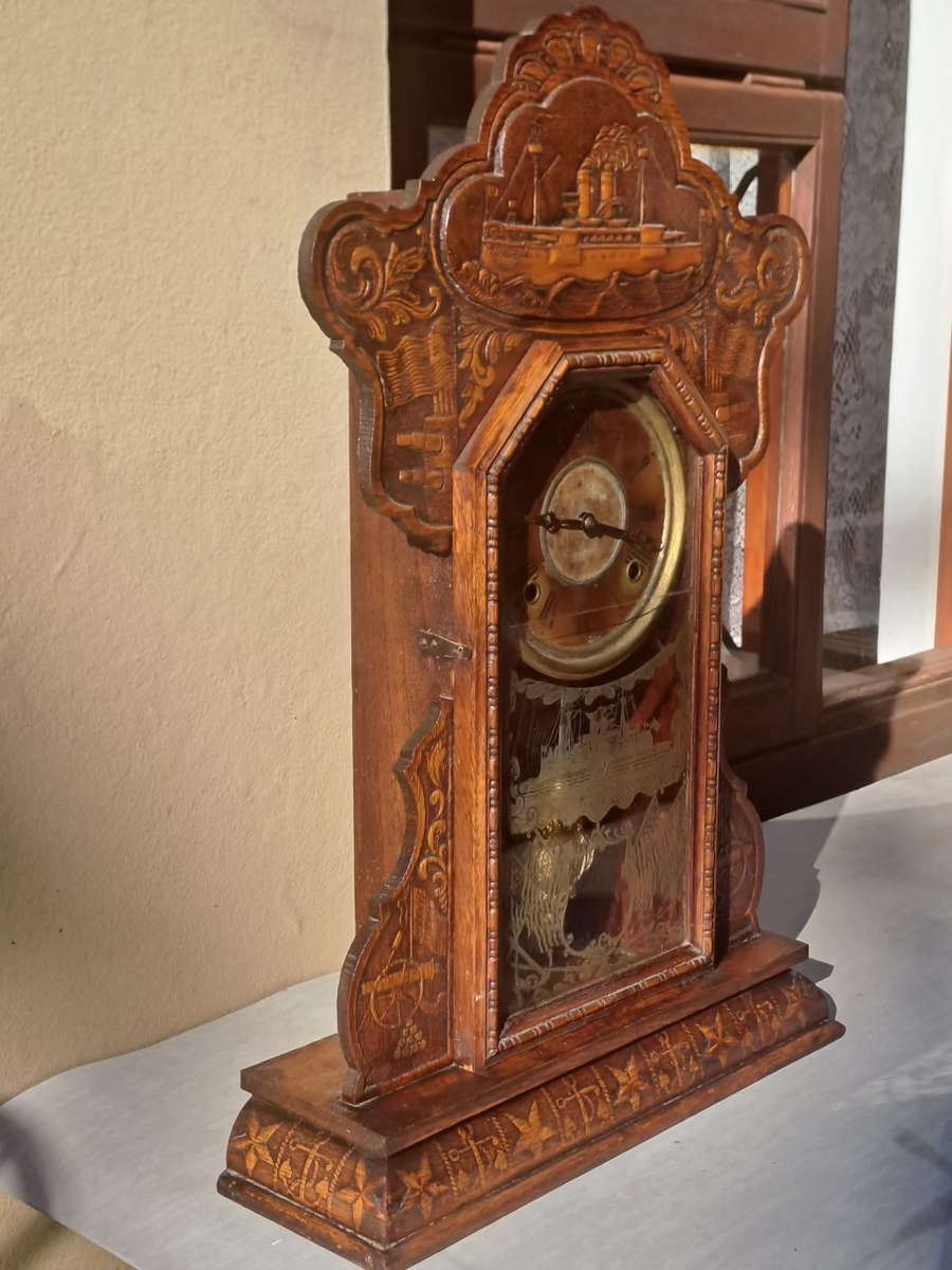 E. Ingraham 1805-1885 working gingerbread clock beautiful detail