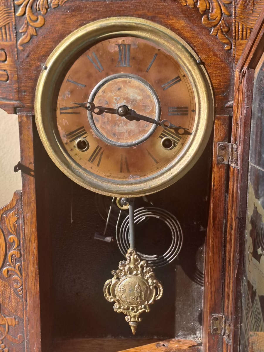E. Ingraham 1805-1885 working gingerbread clock beautiful detail