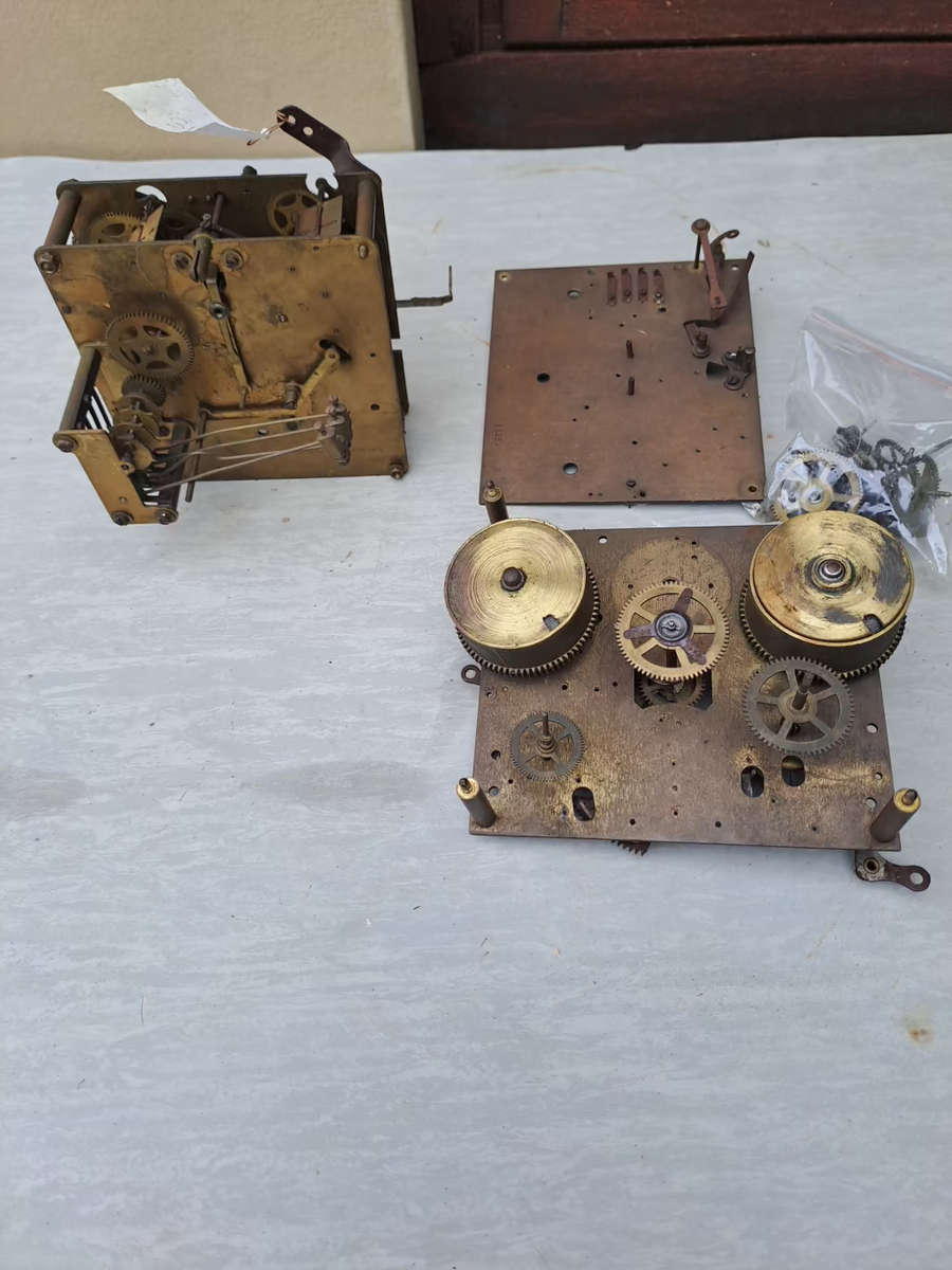 2 clock movements for spares