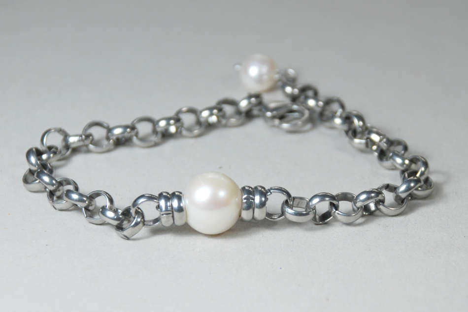Atenea handmade natural 12mm Freshwatersingle pearl bracelet on bulky stainless steel rolo chain