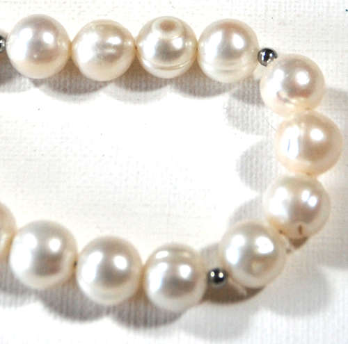 White freshwater pearls necklace with stainless steel clasp - 8-9mm round pearls