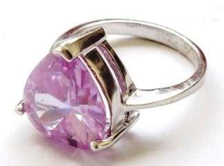 SPARKLING Pink Heart-Shaped Stone Ring Size 6.5