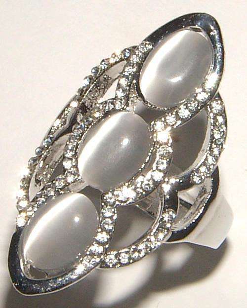 PRETTY CAT'S EYE WITH SPARKLING RHINESTONES - Size - M/ 6.25