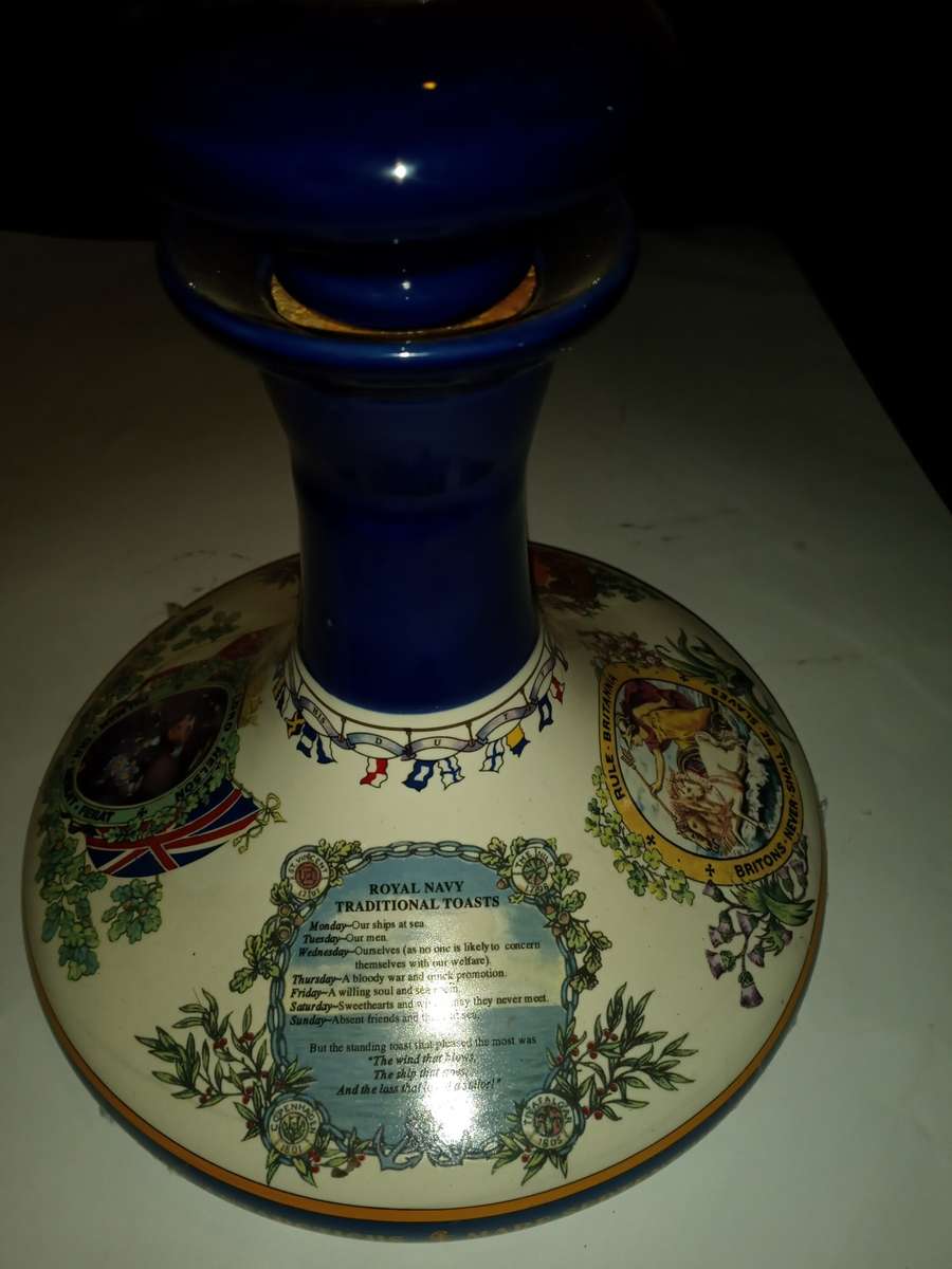 LARGE CAPTAINS PUSSERS RUM DECANTER