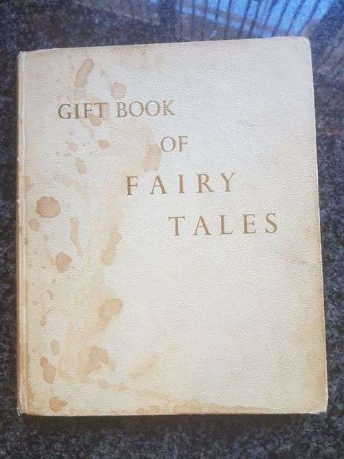 Lot of 3 English Childrens Classic Tales, 1 Disney Yearbook