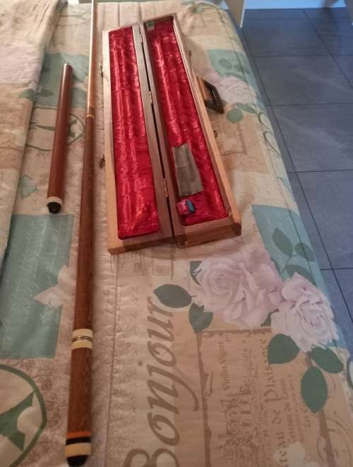 BEAUTIFUL SNOOKER CUE