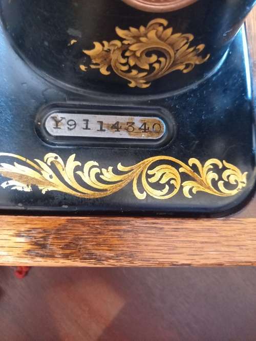 VINTAGE 1933 128K SINGER HAND CRANK SEWING MACHINE