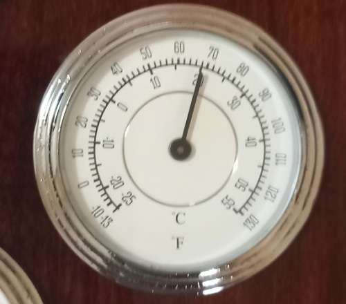 COLLECTABLE MAHOGANY WOOD GLOBE WITH INLAYS (PLUS 2 FREE GIFTS)