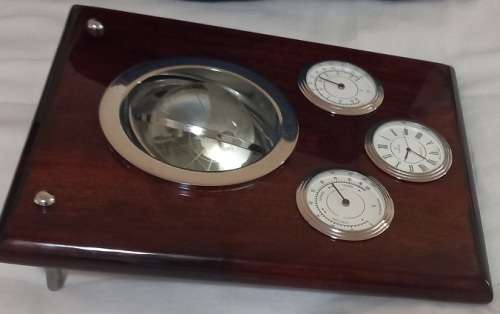 COLLECTABLE MAHOGANY WOOD GLOBE WITH INLAYS (PLUS 2 FREE GIFTS)