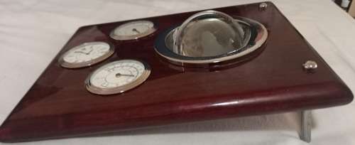 COLLECTABLE MAHOGANY WOOD GLOBE WITH INLAYS (PLUS 2 FREE GIFTS)