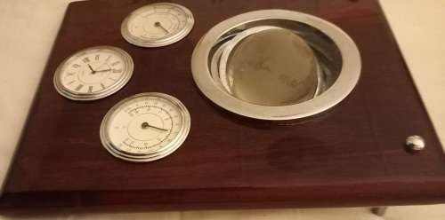 COLLECTABLE MAHOGANY WOOD GLOBE WITH INLAYS (PLUS 2 FREE GIFTS)