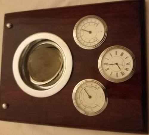 COLLECTABLE MAHOGANY WOOD GLOBE WITH INLAYS (PLUS 2 FREE GIFTS)