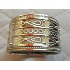 BEAUTIFUL SILVER BROAD BRACELET