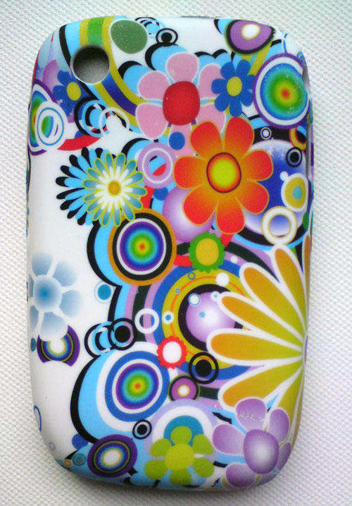 Blackberry softTPU case for Curve 8520 -- retro flowers