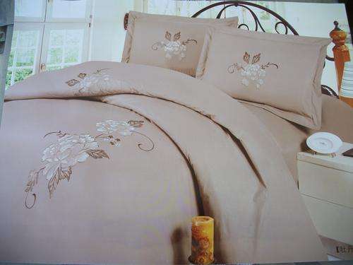 6 PIECE BEDDING SET (Range 1 = R140)