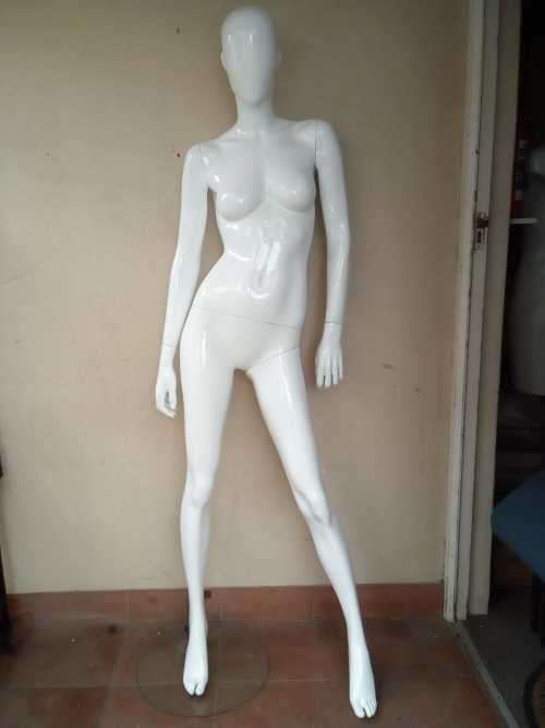 Second hand  High Gloss Mannequin Female