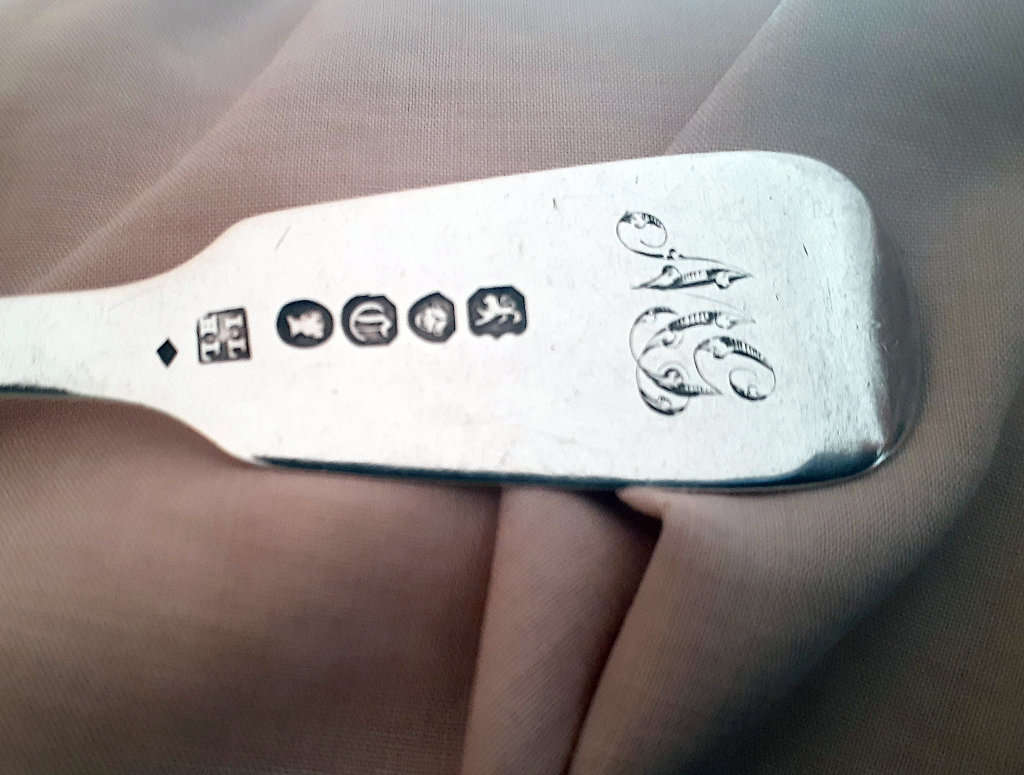 10 Antique English Silver Forks. Full Hallmarks. London 1854. John & Henry Lias. 427 grams