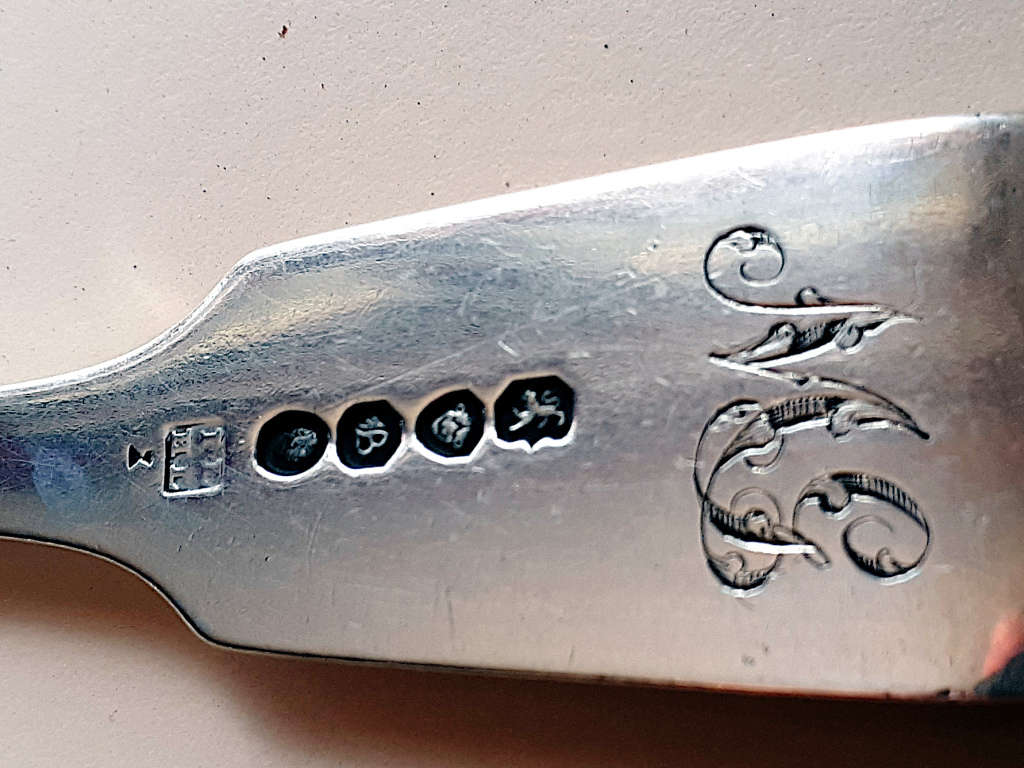 4 Large Antique English Silver Forks. Full Hallmarks. London 1837. John & Henry Lias. 307 grams