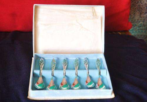 Set of six EPNS coffee spoons in original old box.