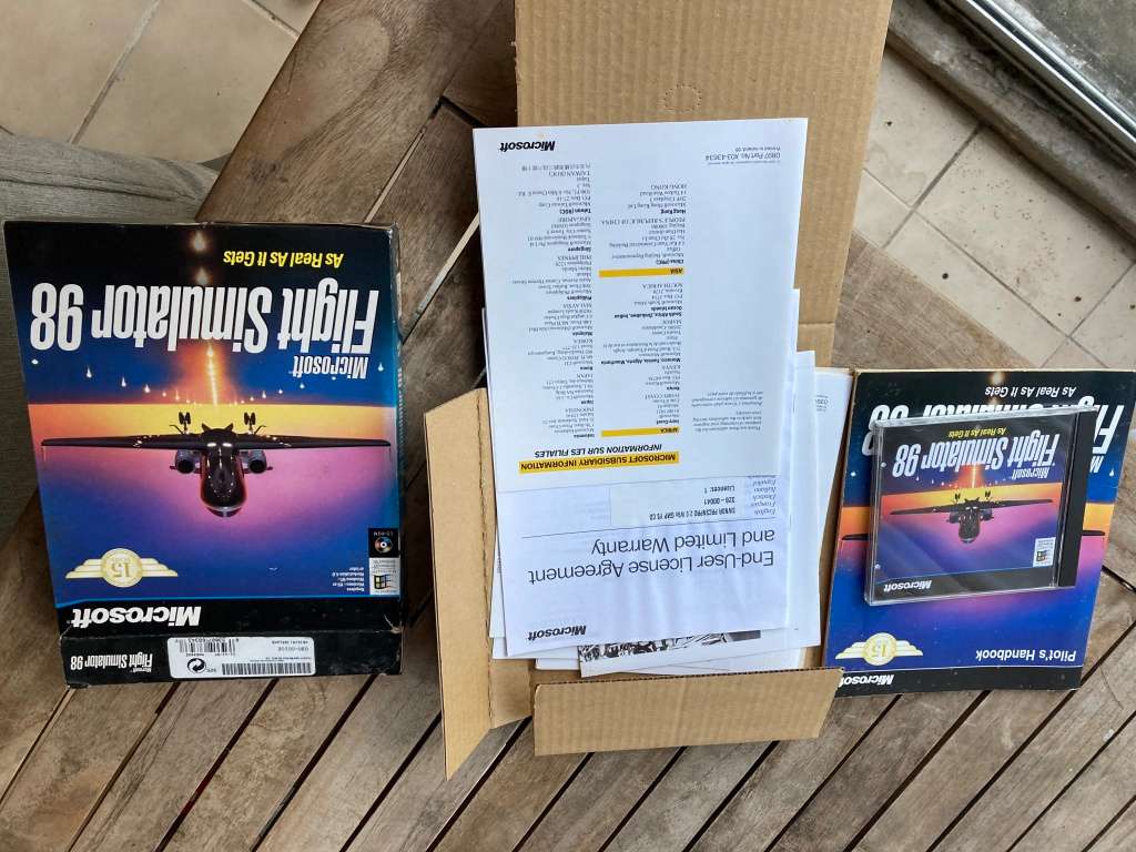 Microsoft Flightsim 98, EFIS 98 and FS Global Scenery Upgrade