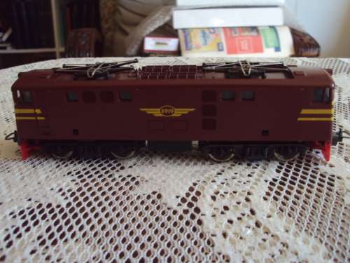 Lima 5E Electric Locomotive (Italy) and tracks exclusively for Jennifer68ZA