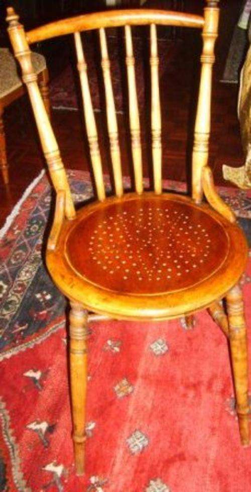 SPINDLE CHAIR