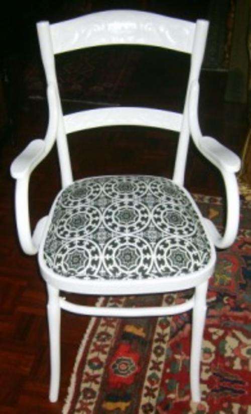 BEAUTIFUL WHITEWASHED BENTWOOD CHAIR