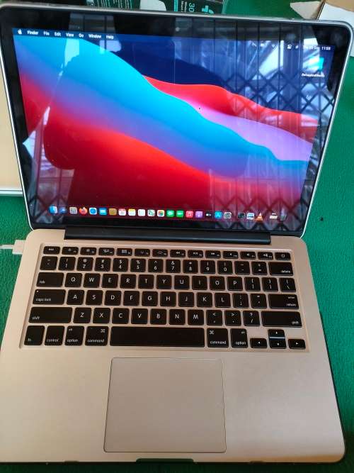 Macbook Pro Retina 13 Inch Early 2015 - i5 - 8 GB RAM - 256 SSD - READ DESCRIPTION