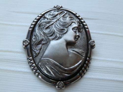 Cameo brooch - seven (7) days to pay
