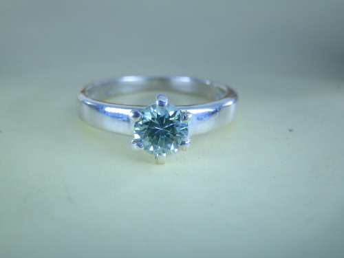Sterling silver 0.62 ct fancy green moissanite diamond ring - thirty (30) days to pay. Value R3,990.