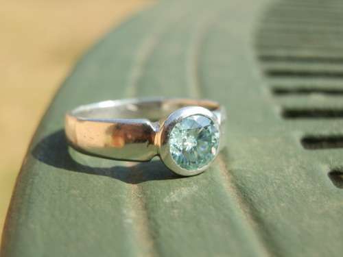 Sterling silver 0.93 ct fancy green moissanite diamond ring - thirty (30) days to pay.  Value R5,085