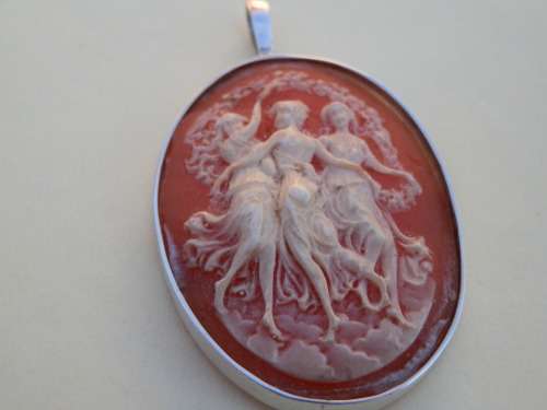 Sterling silver cameo pendant - seven (7) days to pay