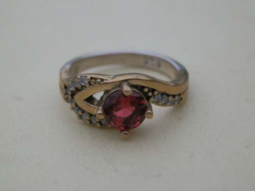 Sterling silver (3.9g) red gem ring