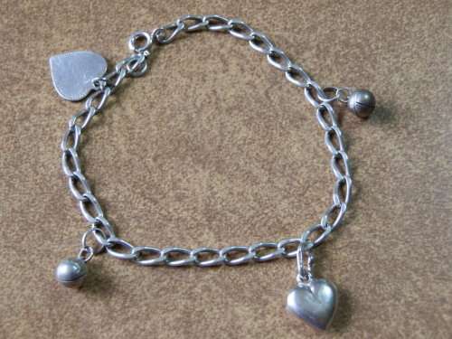 Sterling silver (7.5 g) charm bracelet - thirty (30) days to pay