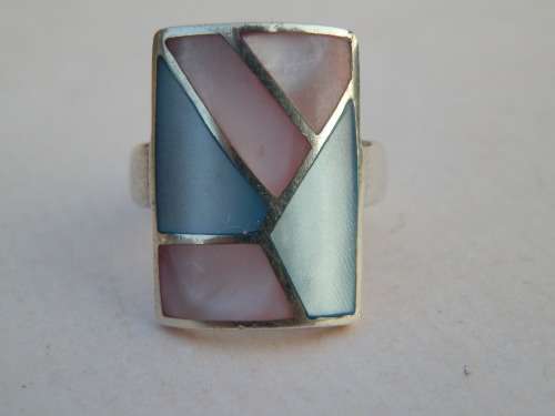 Heavy (7.5 g) sterling silver pink and blue mother of pearl ring