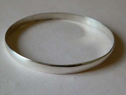 Sterling silver (10.6 g) bangle