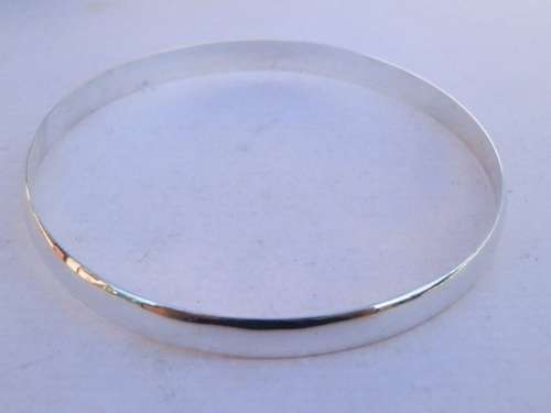Solid fine 999 silver bangle, 11.2 g.