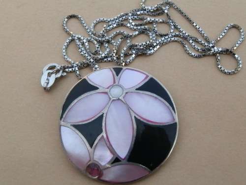 Sterling silver pendant and chain, 15.8 g