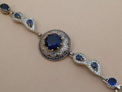 Sterling silver blue sapphire bracelet, 17.6 g.