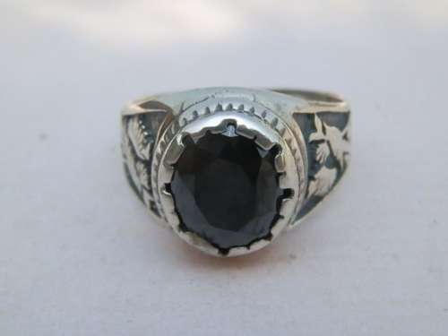 Handsome sterling silver gents ring - weight 7.6 g.