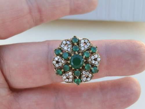 Beautiful SOLID sterling silver emerald cluster ring - weight 7.4 g - thirty (30) days to pay.