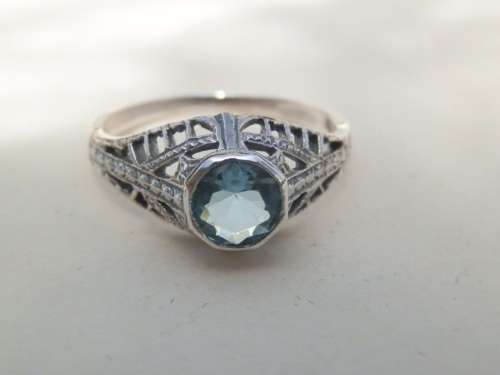 Pretty SOLID sterling silver 1 ct aquamarine ring - weight 2 g -  thirty (30) days to pay