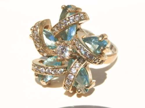 Marvelous sterling silver topaz ring - weight 9.2 g.