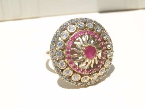 Exquisite sterling silver ruby cluster ring - weight 6.5 g.