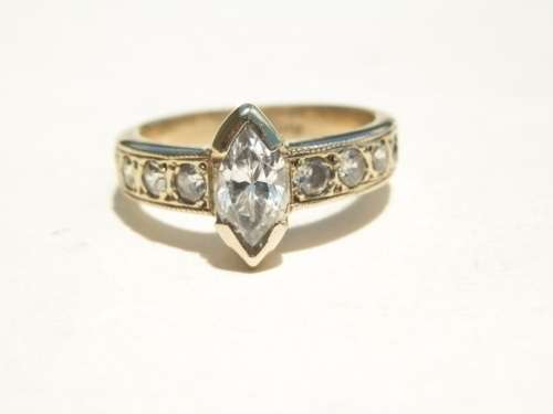 Marvelous 9 ct gold ring