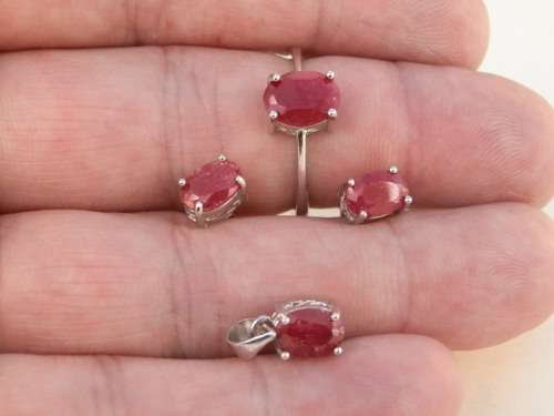 Stunning sterling silver natural ruby jewelry set - weight 4.4 g.  Thirty (30) days to pay