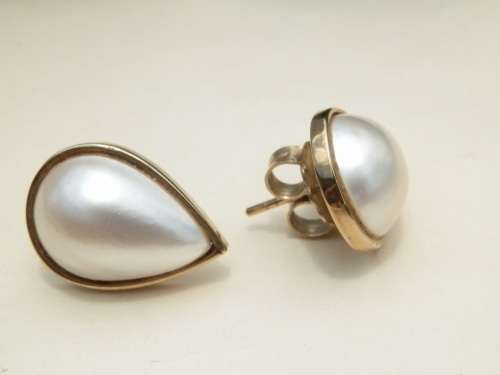FOR MERIDIAM ONLY!!  Elegant SOLID 9 ct gold mabe pearl earrings - weight 6.9 g.