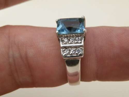 Elegant SOLID sterling silver ring - weight 4.4 g.