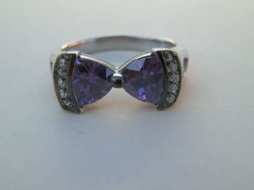 Gorgeous SOLID sterling silver ring - weight 5.6 g.  Thirty (30) days to pay